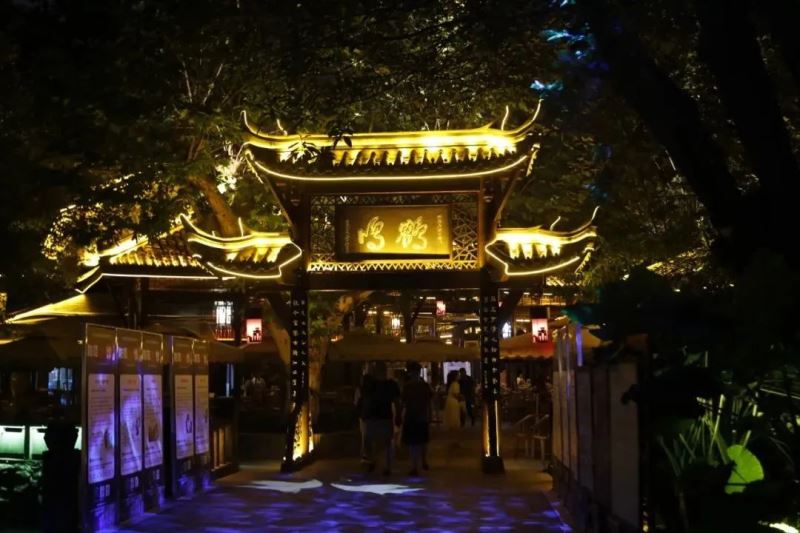 鶴鳴茶社夜景.jpg